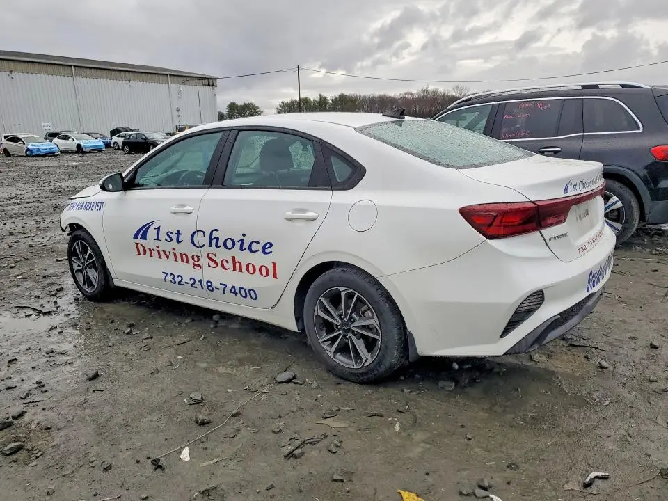 2023 KIA FORTE LXS  
