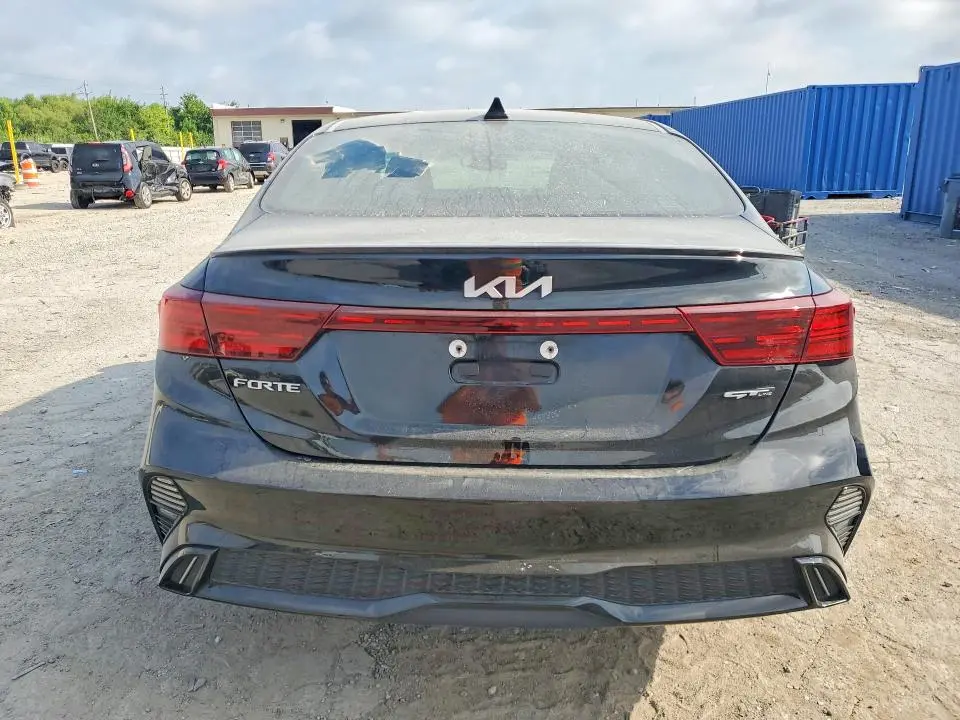2024 KIA FORTE GT LINE  