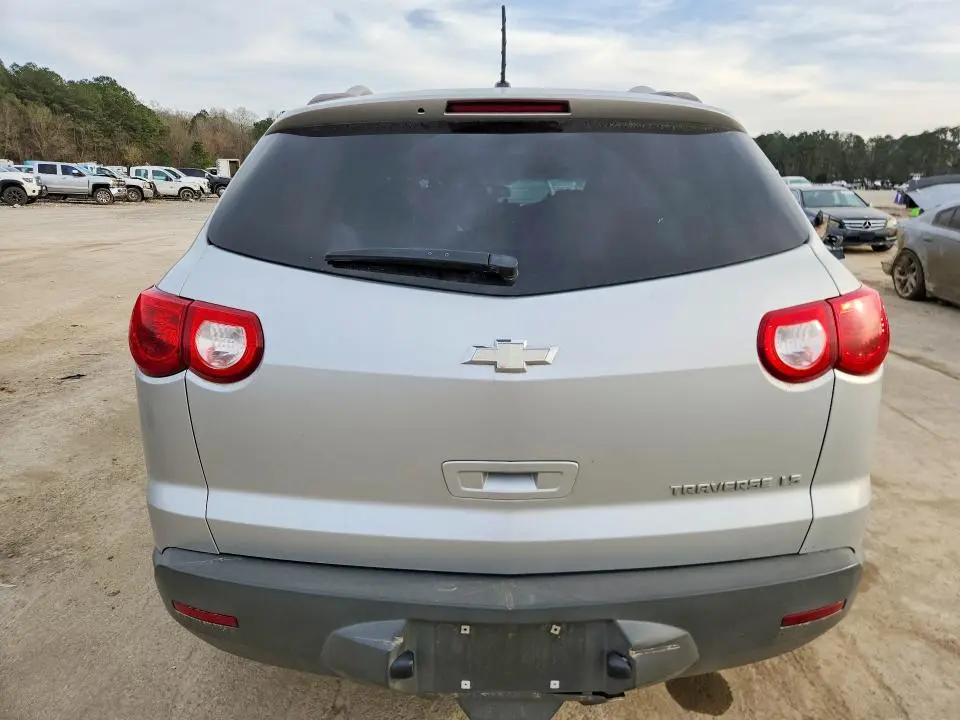 2011 CHEVROLET TRAVERSE LS  