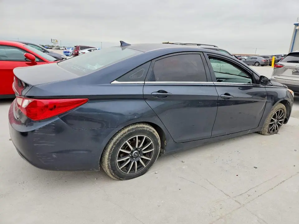 2011 HYUNDAI SONATA GLS  
