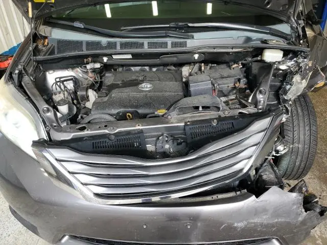 2011 TOYOTA SIENNA XLE  