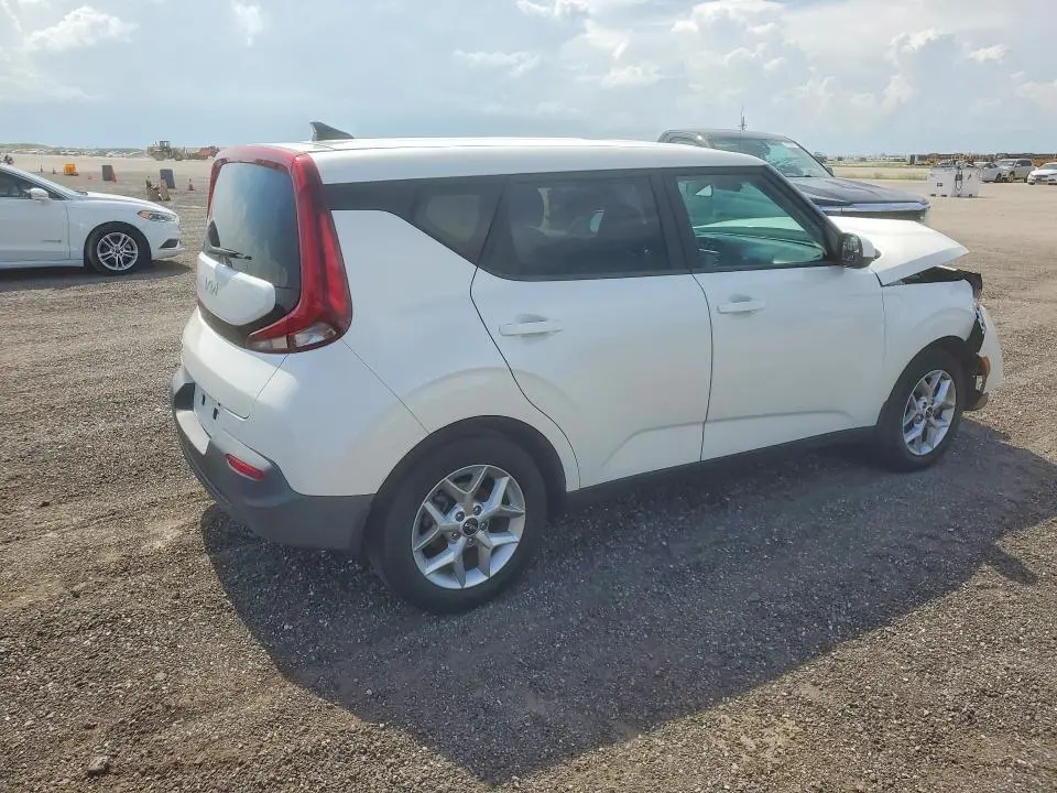 2022 KIA SOUL LX  