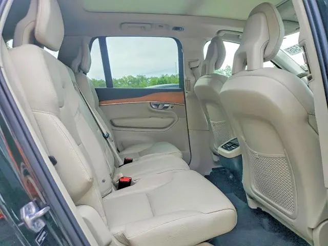 2021 VOLVO XC90 T6 MOMENTUM  