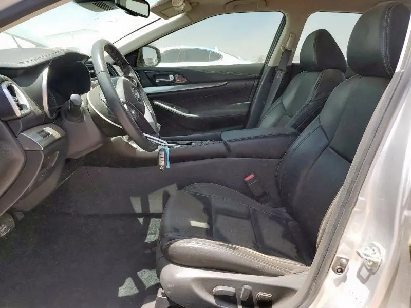 2022 NISSAN MAXIMA SV  