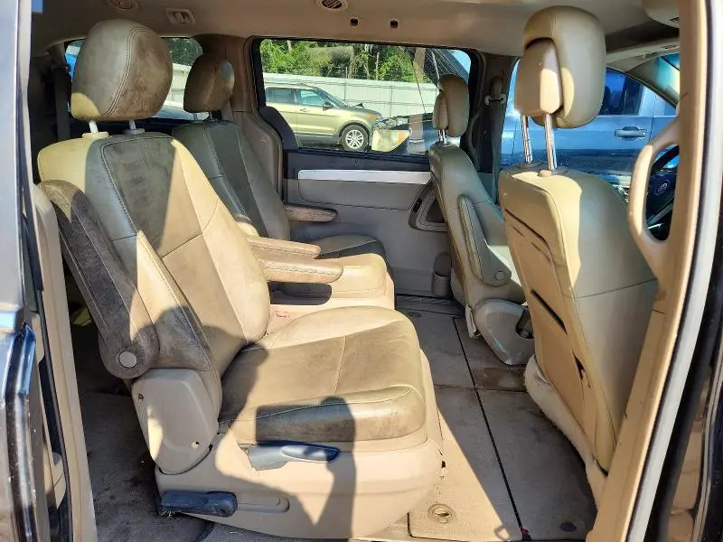 2011 VOLKSWAGEN ROUTAN SE  