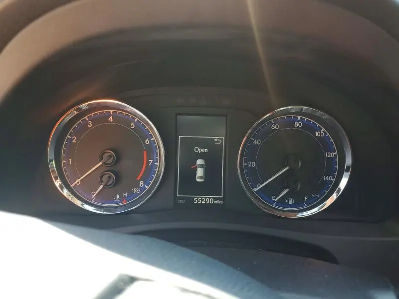 2018 TOYOTA COROLLA XLE  