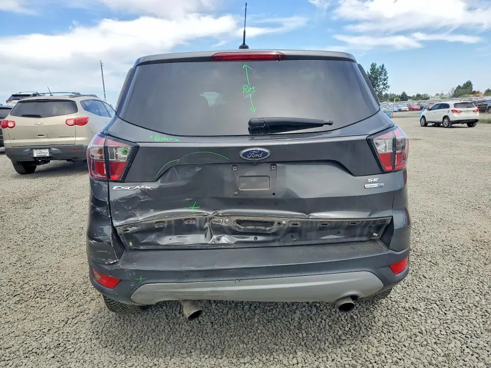 2017 FORD ESCAPE SE  