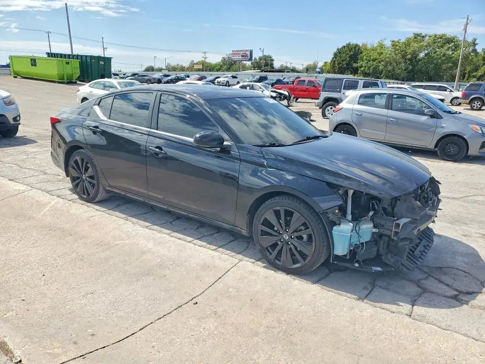 2022 NISSAN ALTIMA SR  