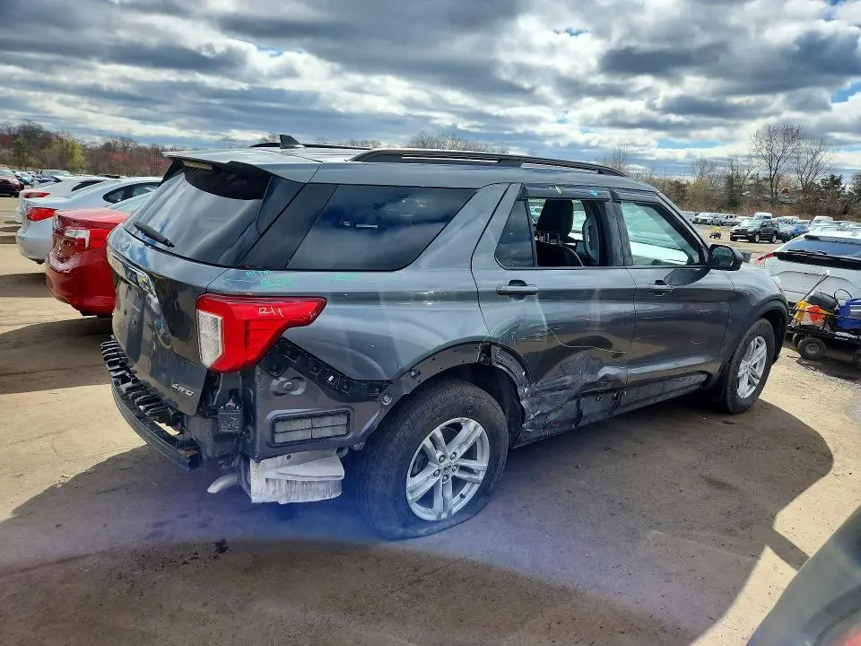 2022 FORD EXPLORER XLT  