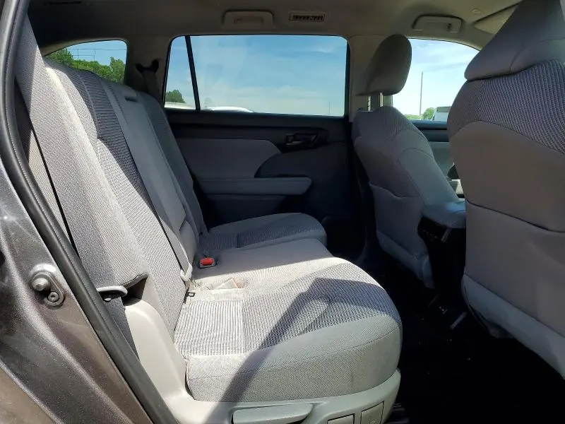 2023 TOYOTA HIGHLANDER LE  