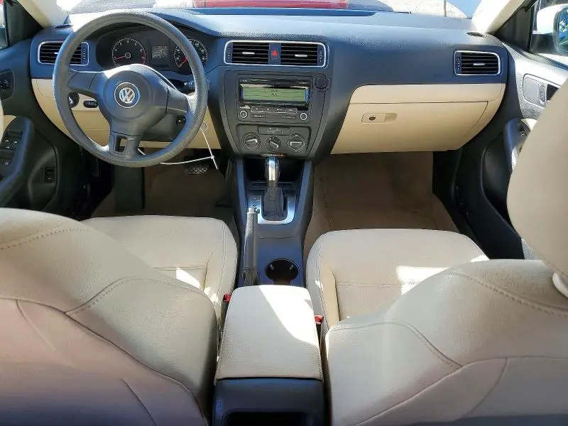 2011 VOLKSWAGEN JETTA SE  