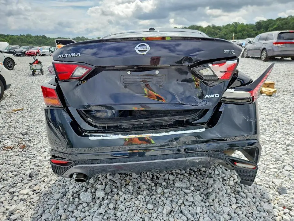 2021 NISSAN ALTIMA SR  