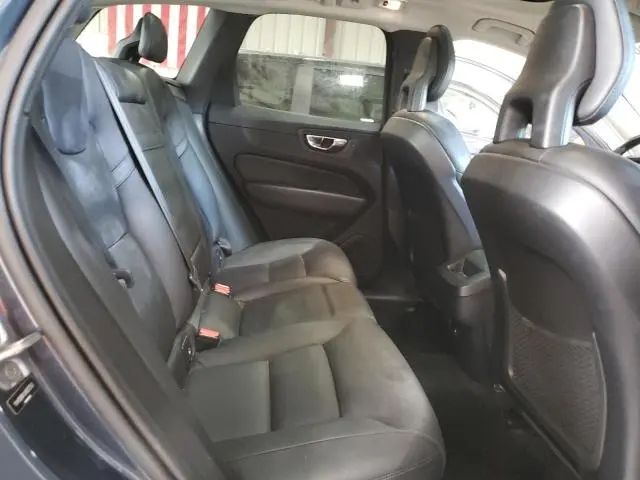 2018 VOLVO XC60 T5 MOMENTUM  