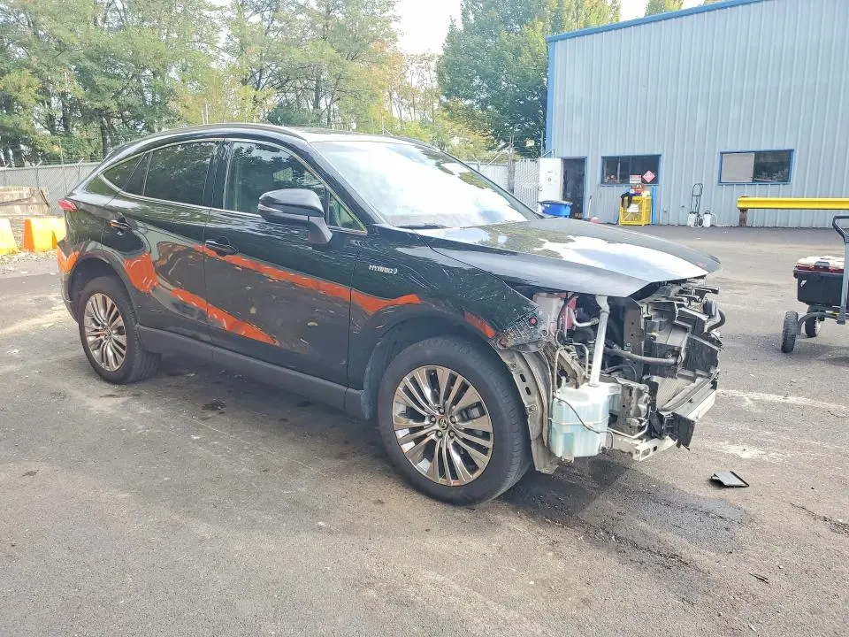 2021 TOYOTA VENZA XLE  