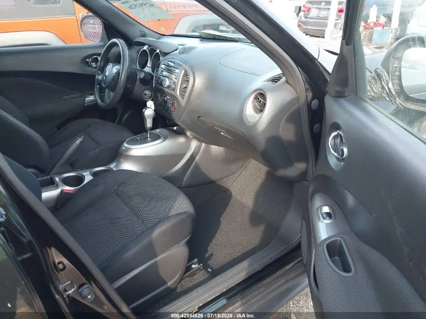 2014 NISSAN JUKE S