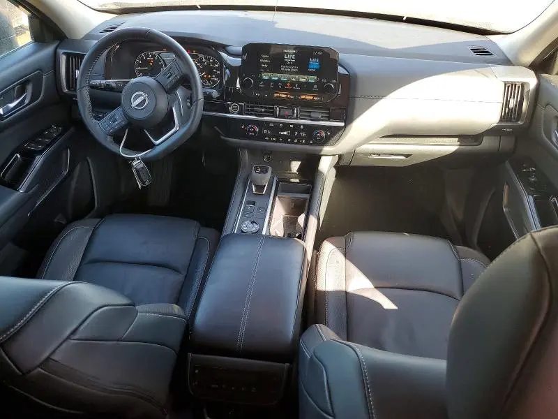 2024 NISSAN PATHFINDER SL  