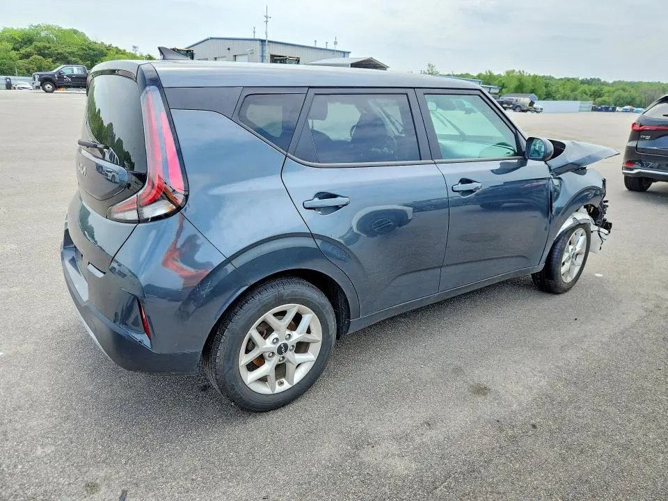 2025 KIA SOUL LX  