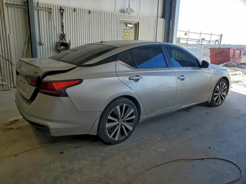 2019 NISSAN ALTIMA SR  