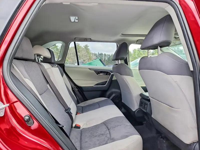 2019 TOYOTA RAV4 XLE  