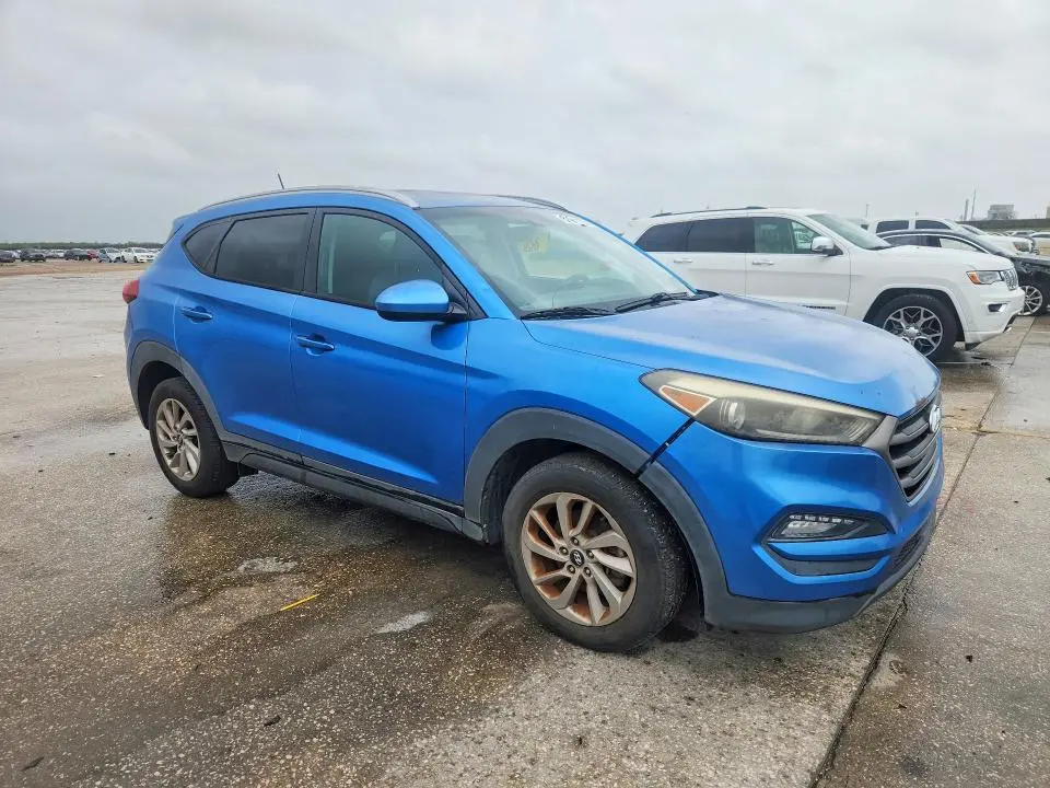 2016 HYUNDAI TUCSON SE  