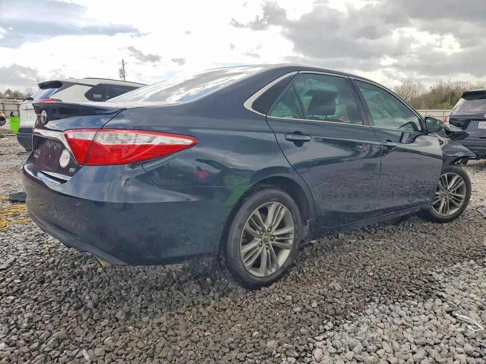 2015 TOYOTA CAMRY SE  