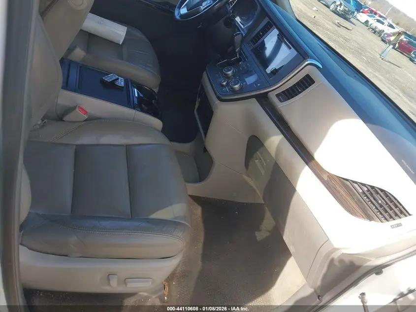 2016 TOYOTA SIENNA XLE 8 PASSENGER