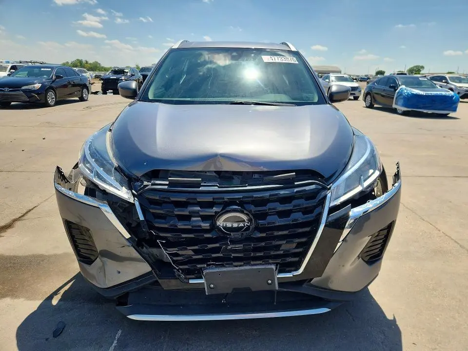 2022 NISSAN KICKS SV  