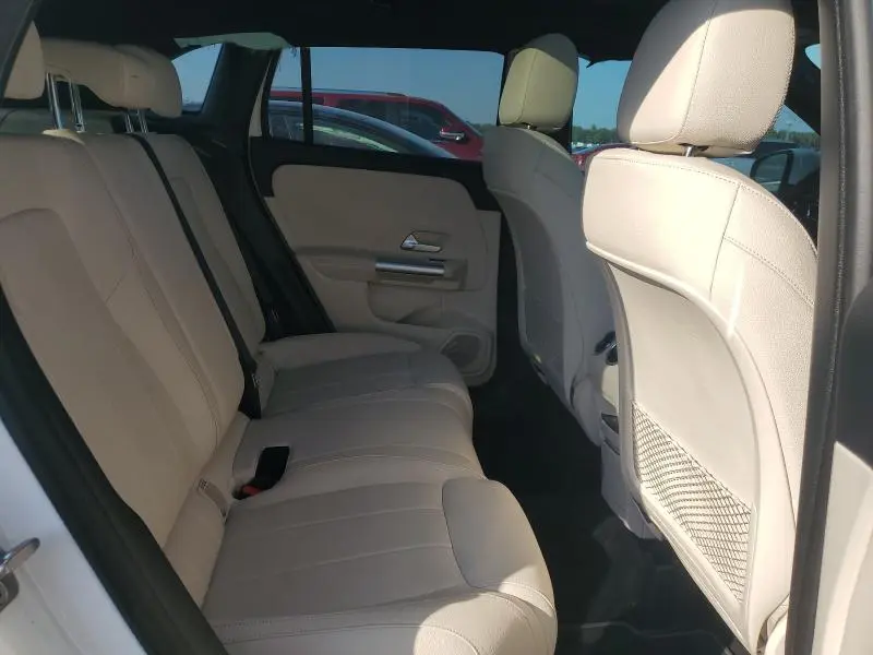 2025 MERCEDES-BENZ GLA 250  