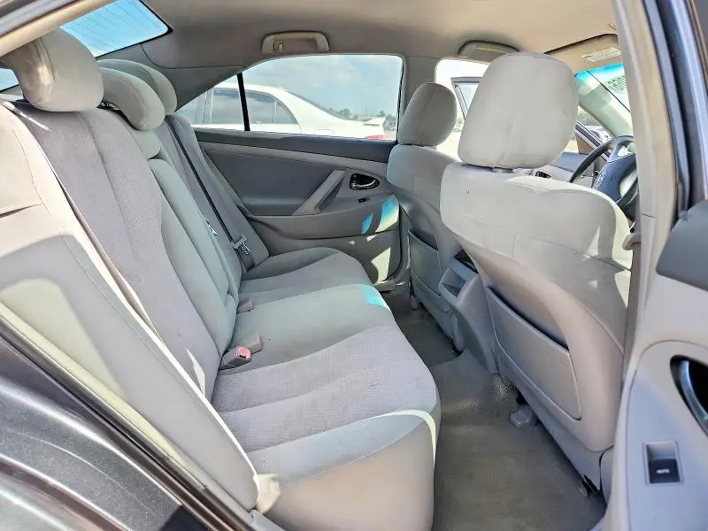 2010 TOYOTA CAMRY LE  