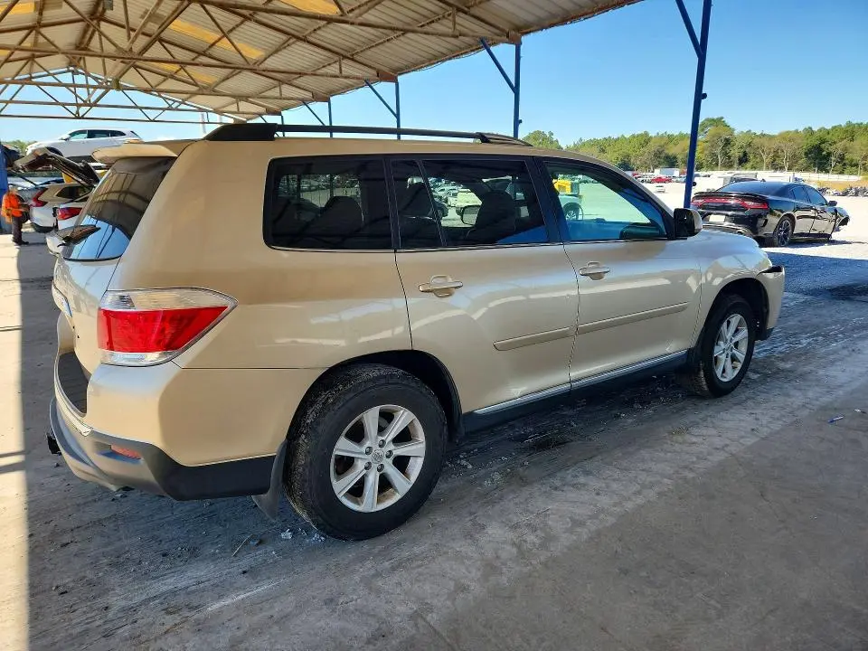 2012 TOYOTA HIGHLANDER SE  