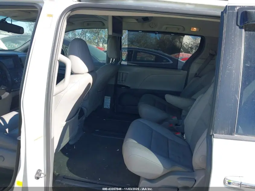 2015 TOYOTA SIENNA XLE PREMIUM 8 PASSENGER