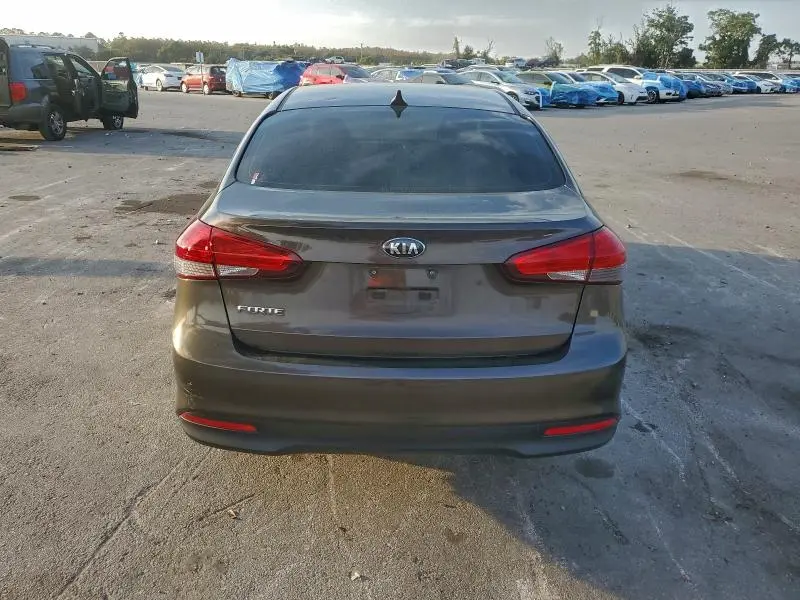 2018 KIA FORTE LX  