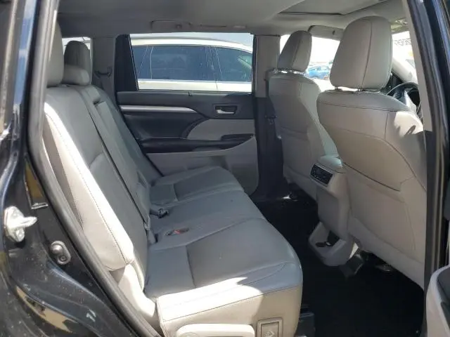 2019 TOYOTA HIGHLANDER SE  