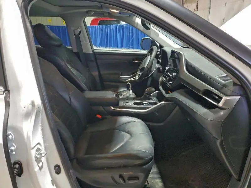 2023 TOYOTA HIGHLANDER HYBRID XLE  