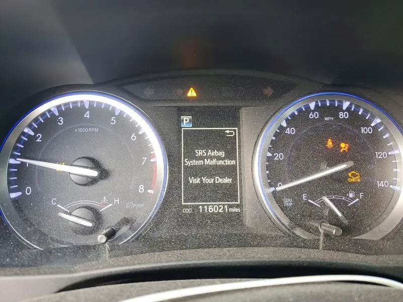 2019 TOYOTA HIGHLANDER SE  