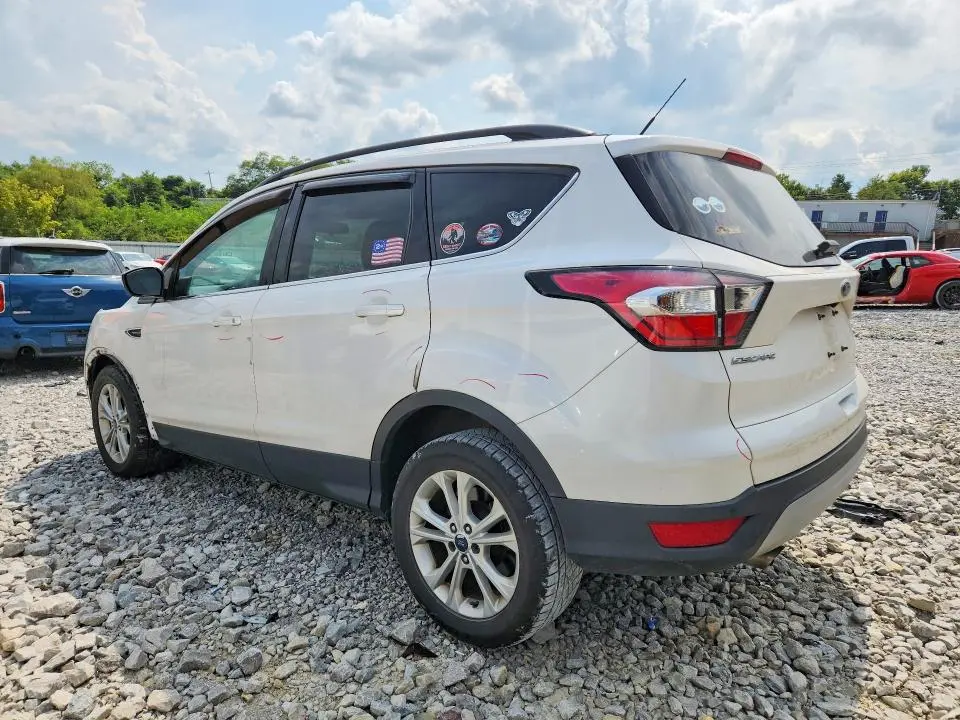 2017 FORD ESCAPE SE  