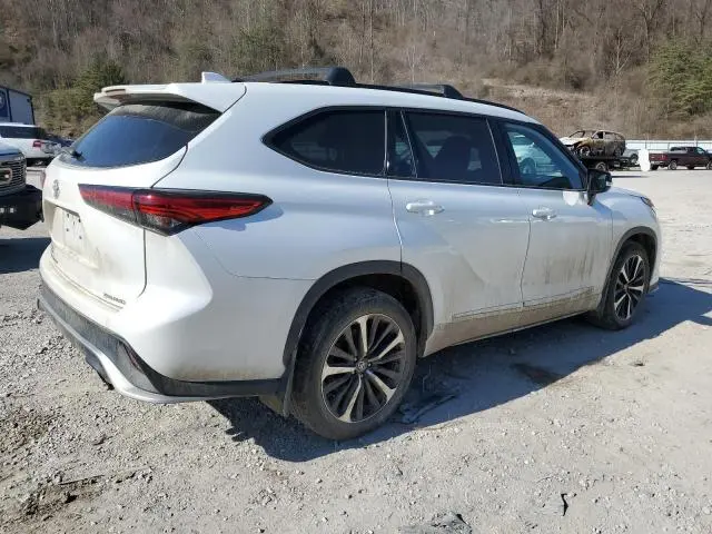 2022 TOYOTA HIGHLANDER XSE  