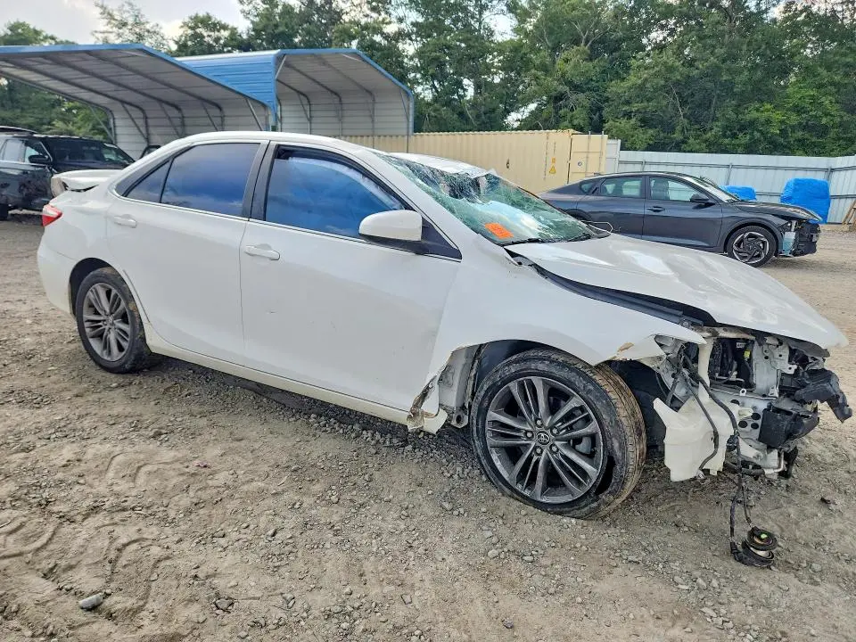 2016 TOYOTA CAMRY SE  