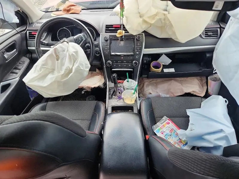 2017 TOYOTA CAMRY SE  