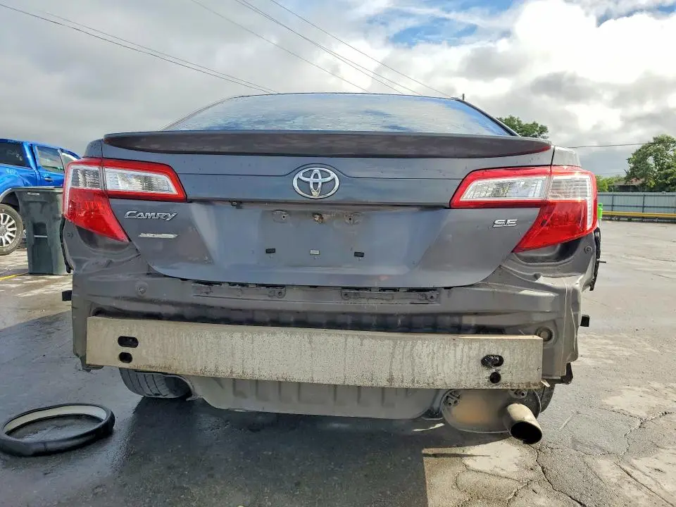 2014 TOYOTA CAMRY SE  