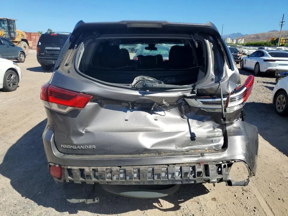 2017 TOYOTA HIGHLANDER LE  