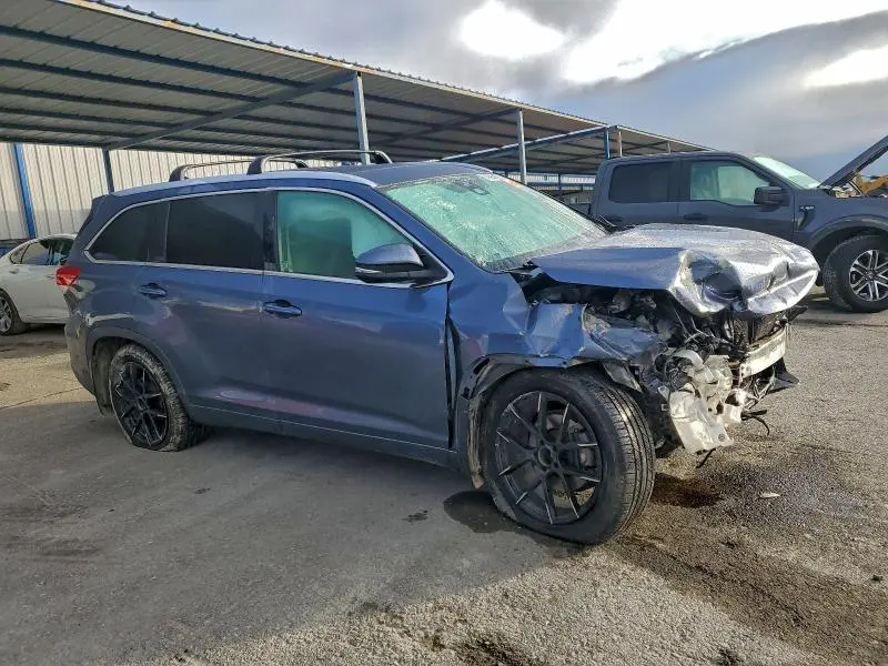 2017 TOYOTA HIGHLANDER SE  
