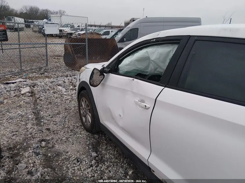 2017 HYUNDAI TUCSON SE