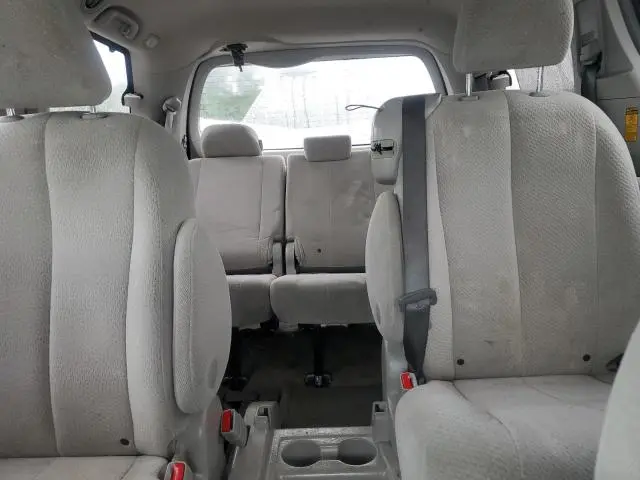 2014 TOYOTA SIENNA LE  