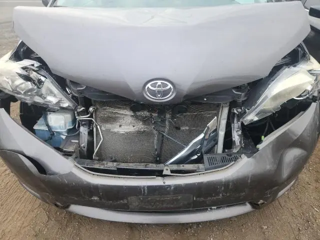 2011 TOYOTA SIENNA XLE  