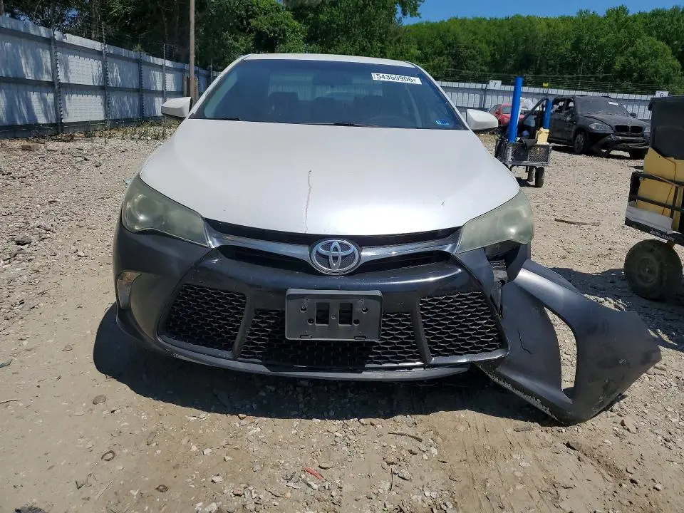 2016 TOYOTA CAMRY SE  