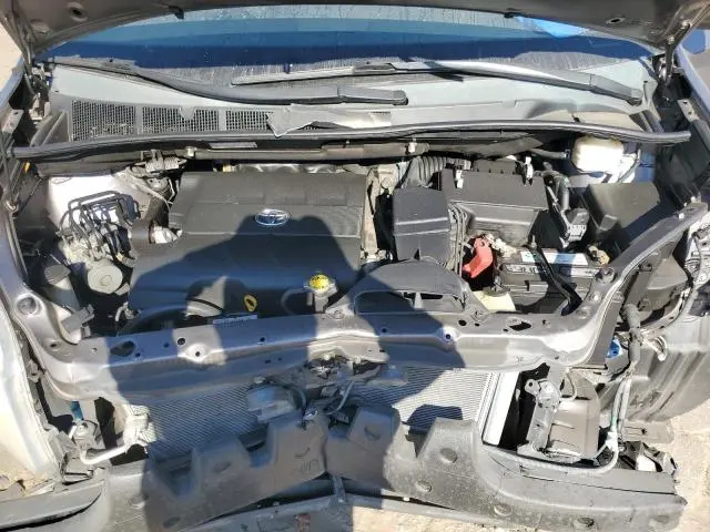 2012 TOYOTA SIENNA LE  