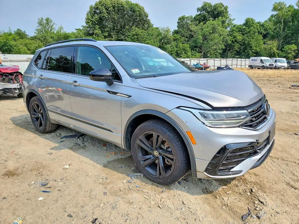 2023 VOLKSWAGEN TIGUAN SE R-LINE BLACK  