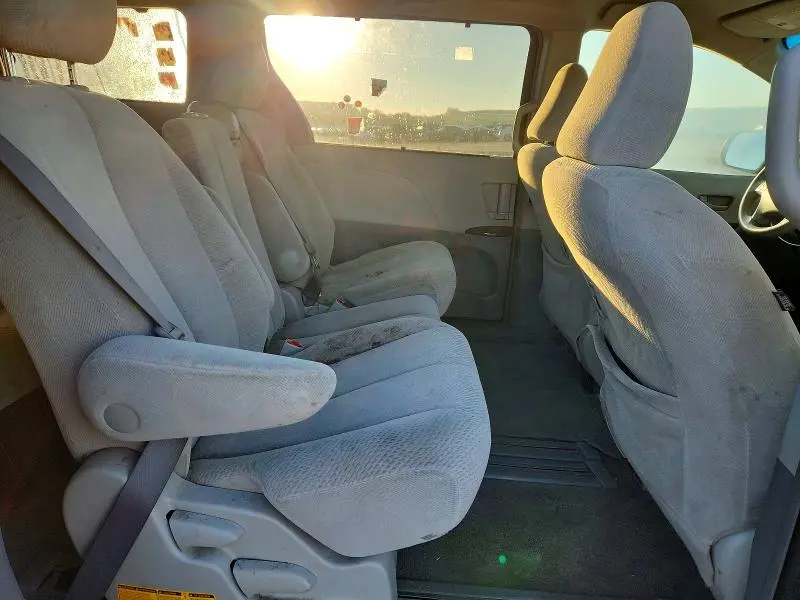 2011 TOYOTA SIENNA LE  