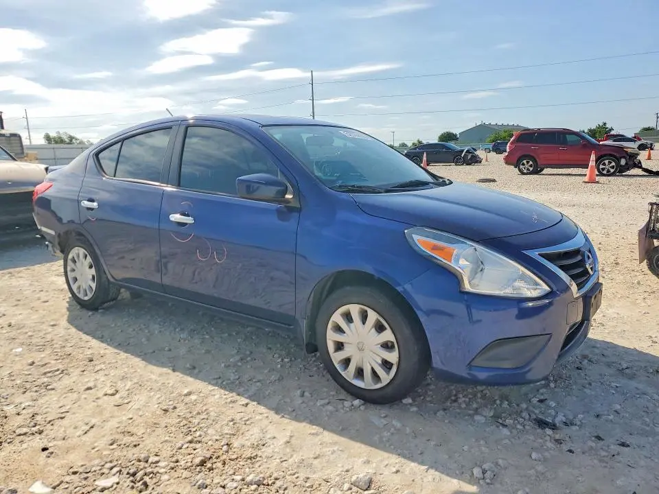 2019 NISSAN VERSA SV  